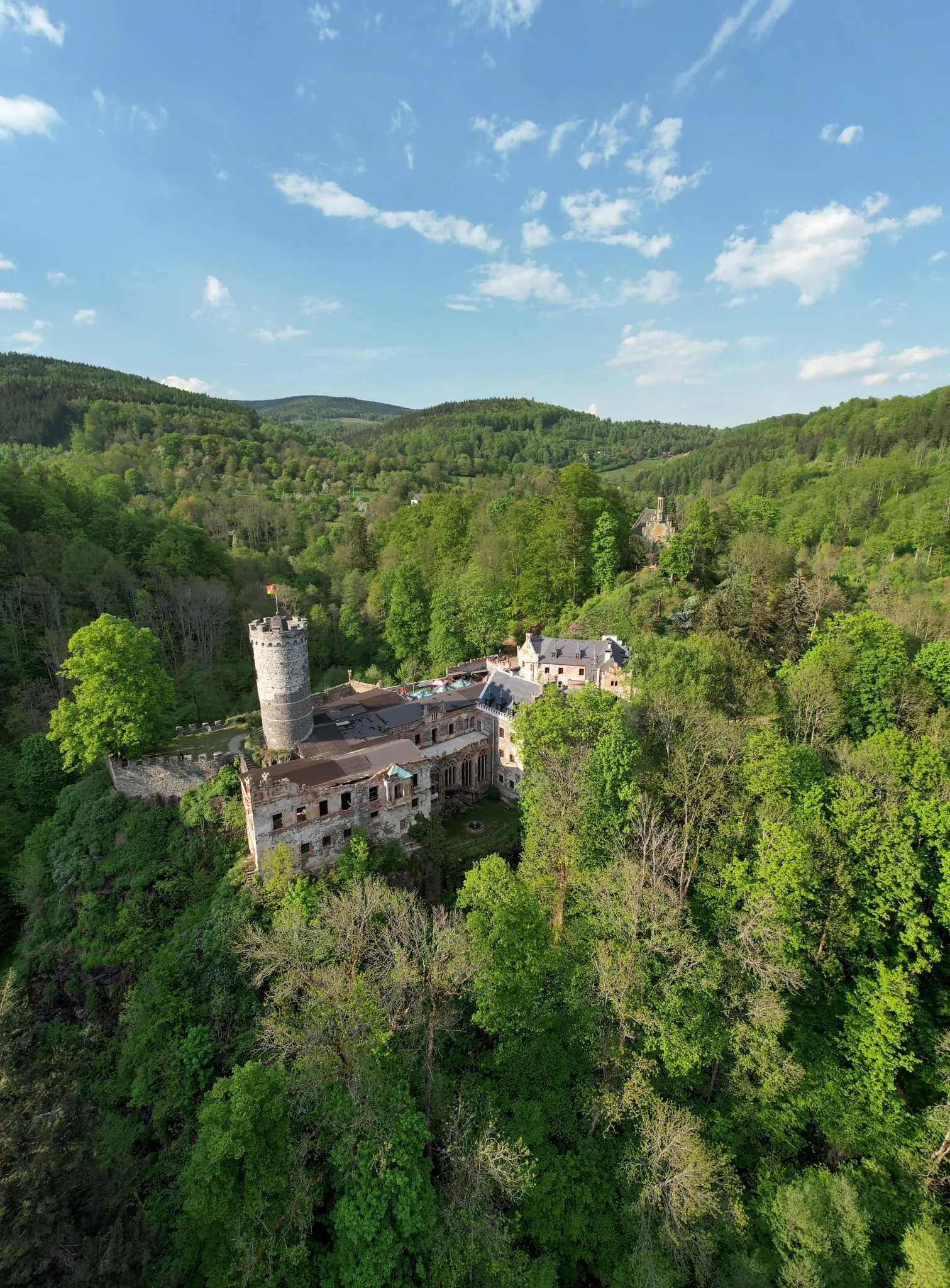 Horní hrad with its tower in a wooded valley